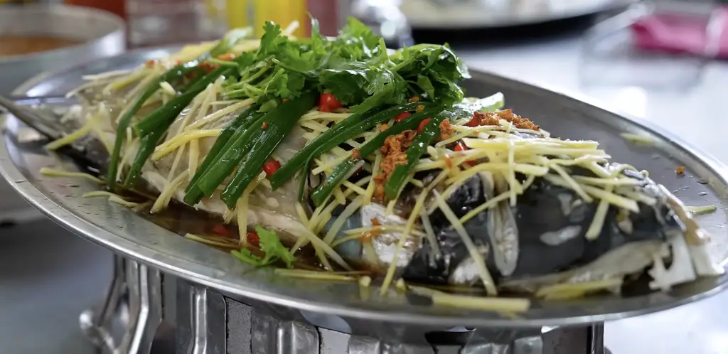 매일 줄 서는 쿠알라룸푸르의 스팀피시 맛집